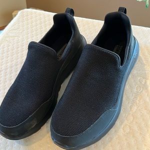 Mens Skechers loafers, size 9, new